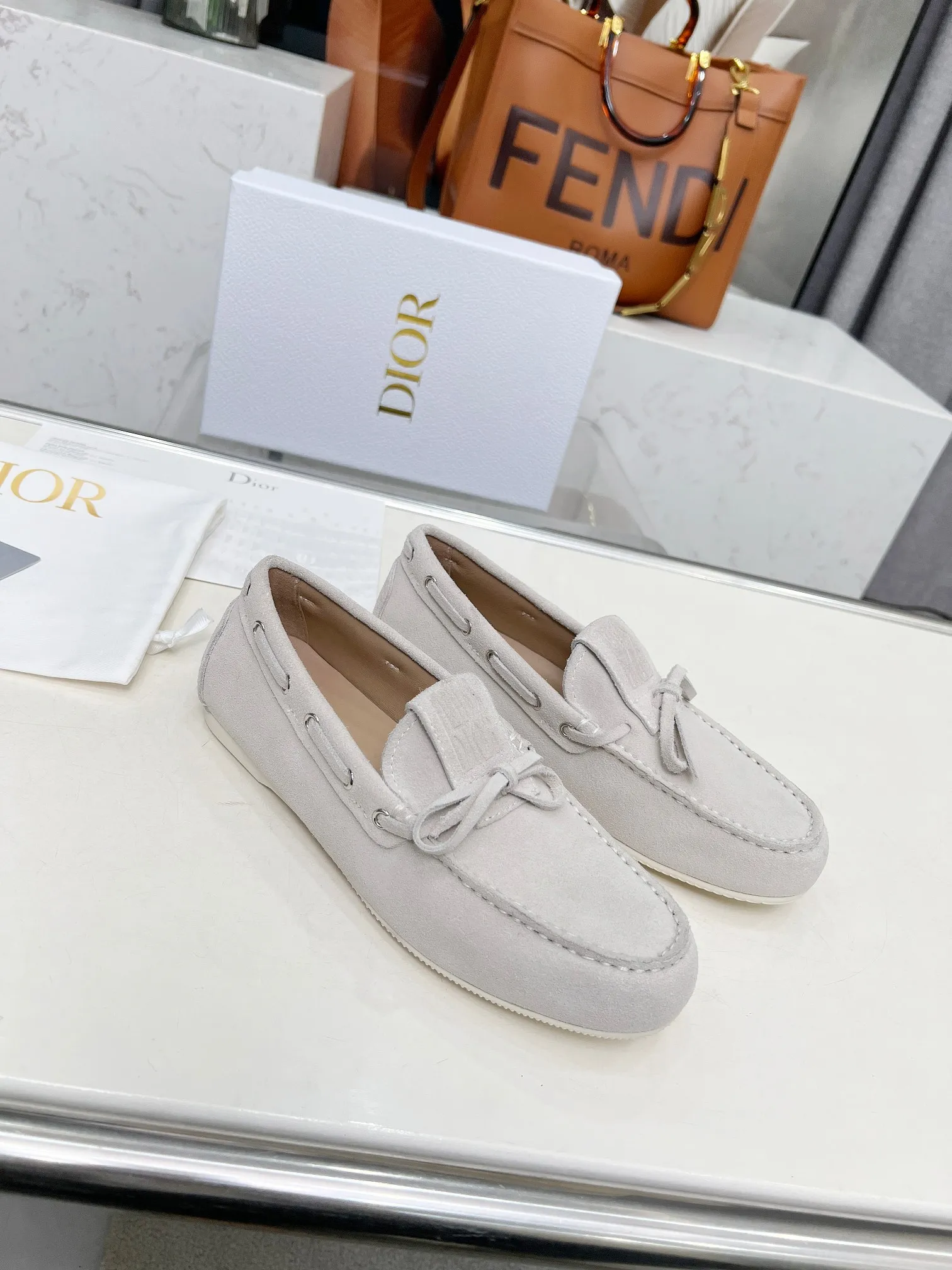 👟👟Ex-factory price 500👟👟 Dior's new spring and summer ultra-light jelly series loafers are brand new. The layout strives to create fashionable classic items. New products created at the first substantial show of Paris Fashion Week. The inspiration is cleverly combined by the D chief designer on the perfect shoe shape. Paired with brand buckles, it is even more fashionable! Original version, perfect and exquisite workmanship!  ✔️Upper: original fabric ✔️Inner lining: imported sheepskin lining ✔️Sole: original outsole ✔️Size: #35-41 (40 41 customized items are not returnable)